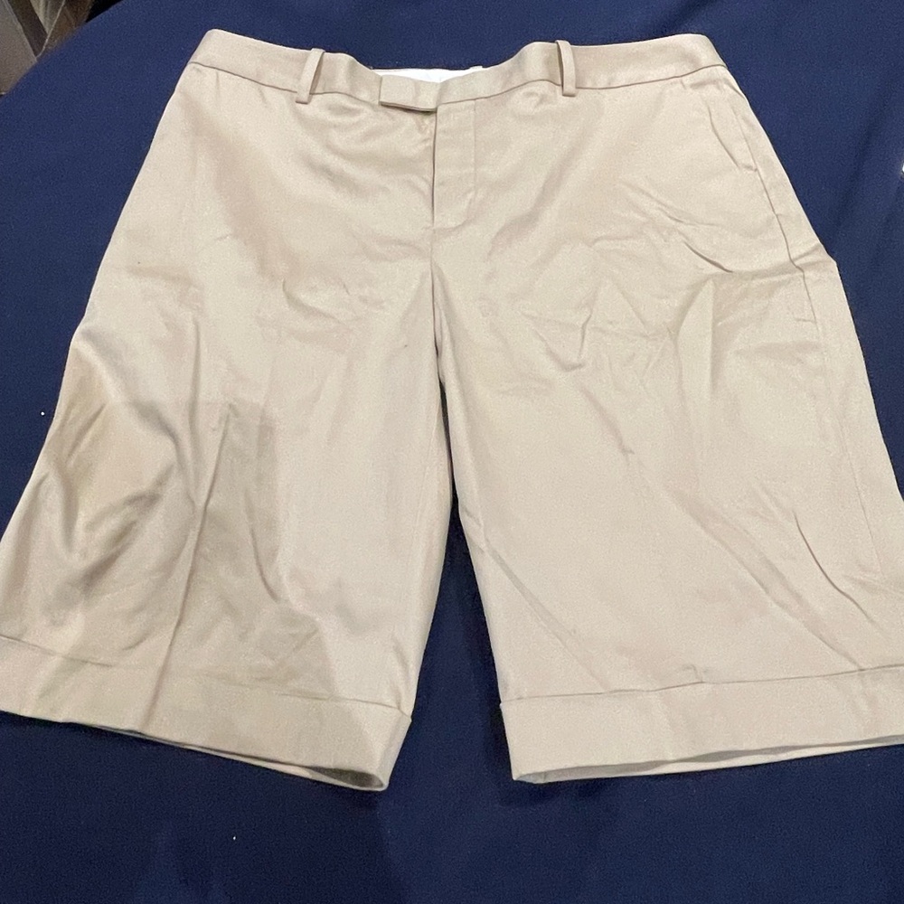 Women’s Banana Republic Beige Martin Fit Shorts Tag Detail